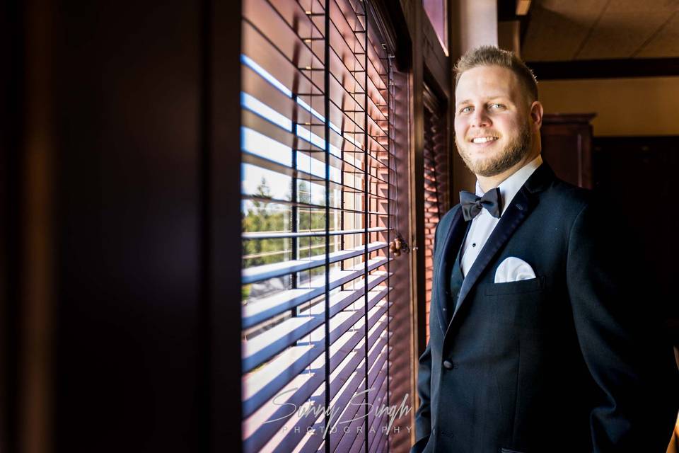 Groom’s Dashing Portrait
