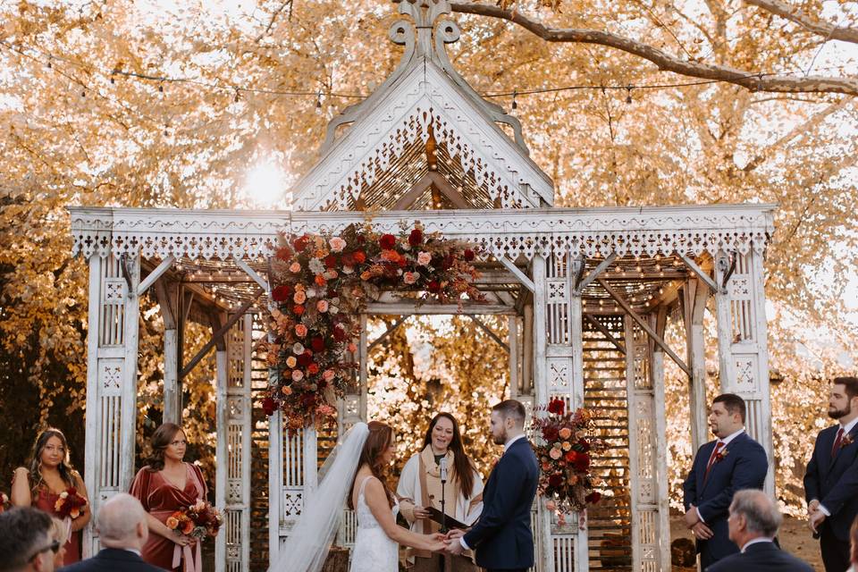 Floral arch decor