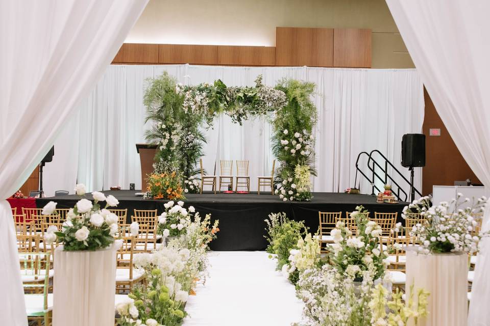 Lush valley ceremony