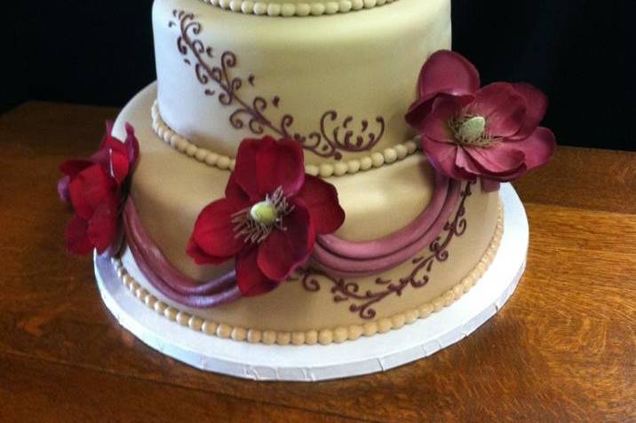 Traci's Sweet Surprises - Wedding Cake - Quincy, CA - WeddingWire