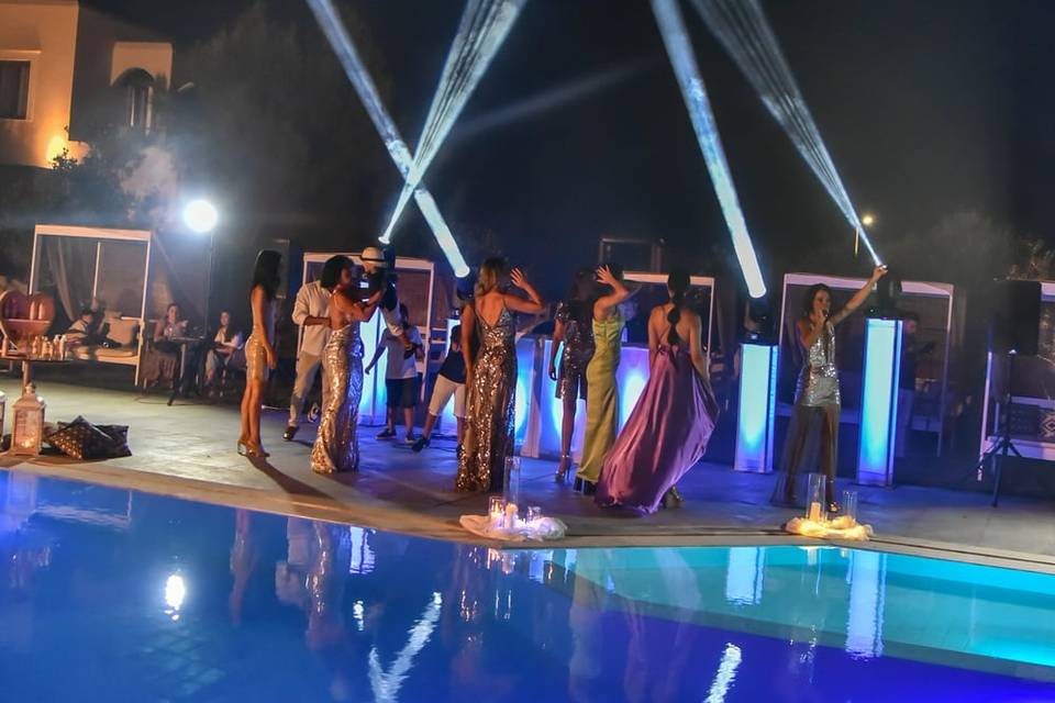 Wedding party by the pool