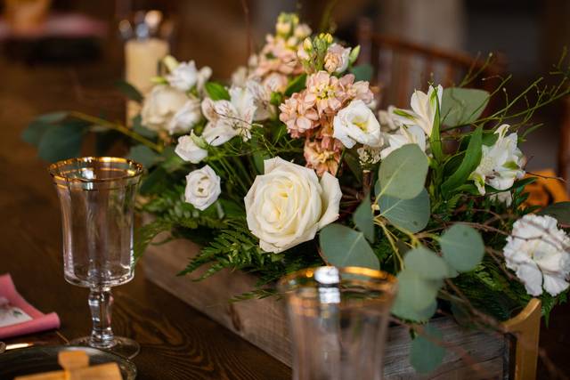 Simple elegance Centerpieces