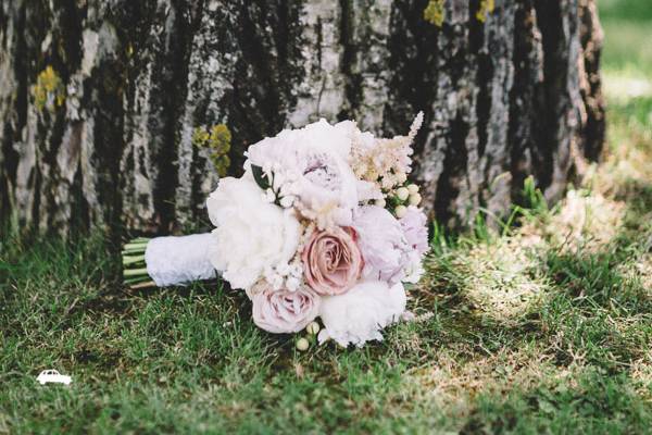 Bouquet by the trunk