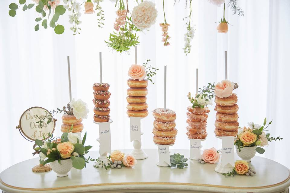 Dessert bar florals