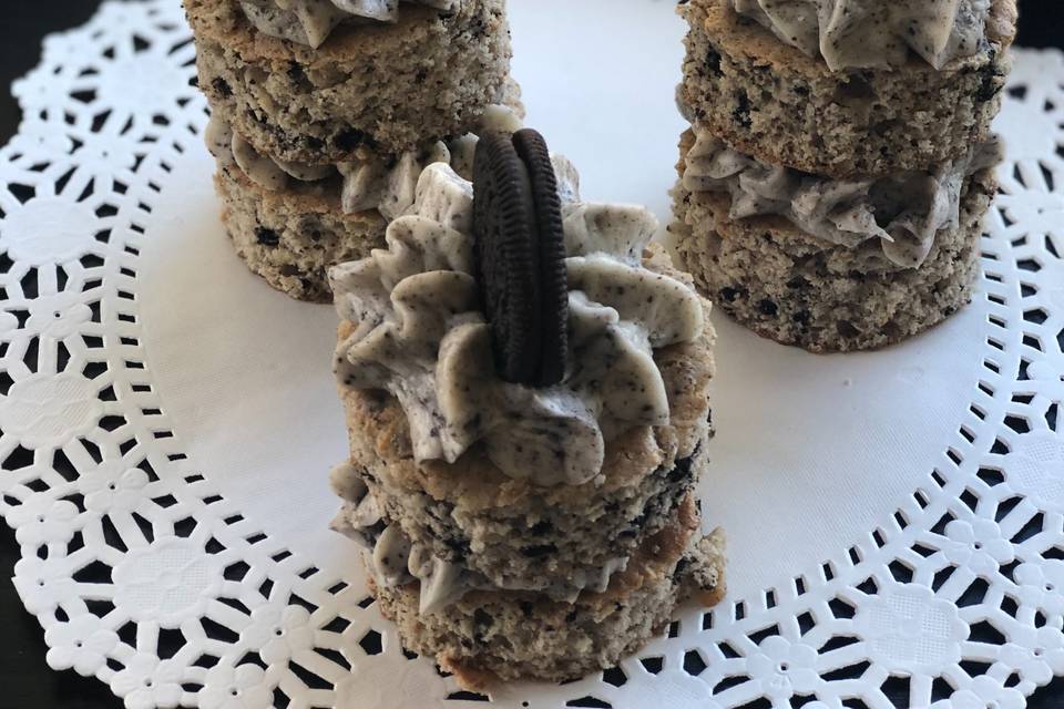 Mini cakes for Dessert Tables