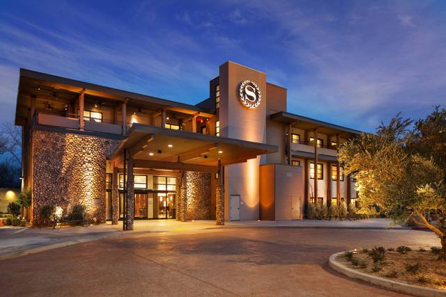 Weddings at Turtle Bay and Sheraton Redding Hotel