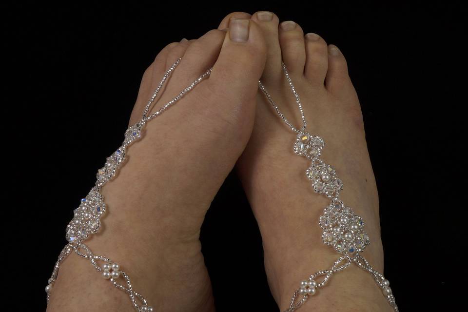 Barefoots sandals made with Swarovski crystal, Swarovski pearl and silver Czech glass. Great for beach weddings!