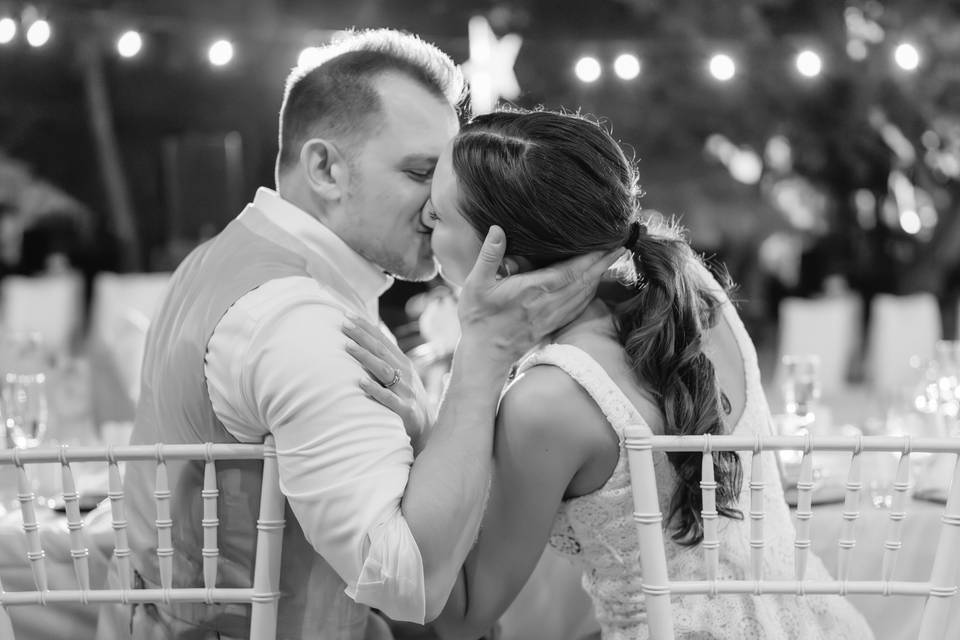 Beach reception kiss