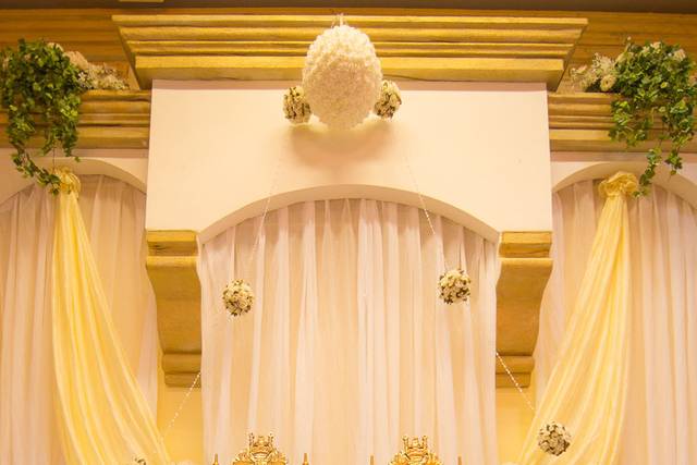 Sweetheart table setup
