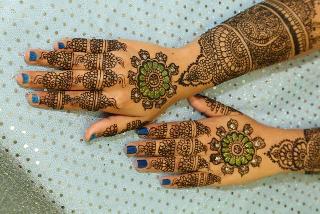 Monika Bhilai Mehndi. MONIKA SONI Bhilai-based mehendi artist… | by  Neelam's Media | Medium