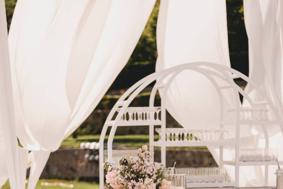 Cascading floral