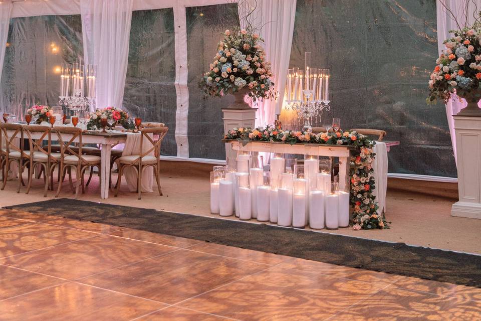 Sweetheart table in the rain