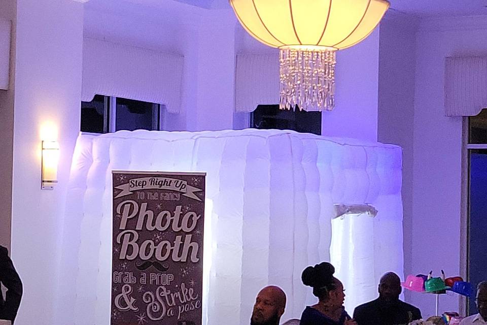 Photo booth with inflatable