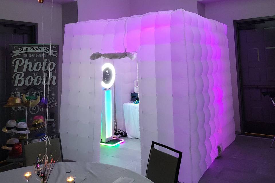 The 10 Best Photo Booths in Miami - WeddingWire