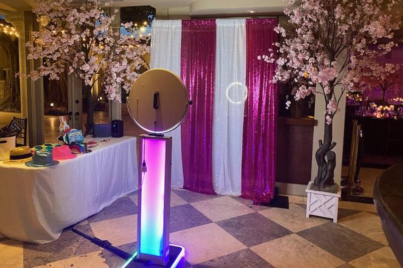 Photo Booth Rentals & Permanent Installations for Parties, Weddings & More