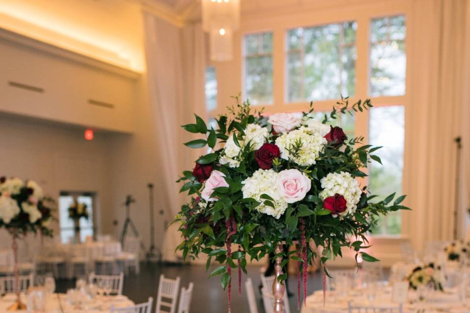 Table floral centerpiece