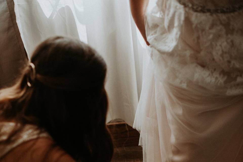 Maid of honor helping bride