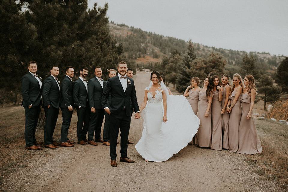 Bride and groom with the wedding attendants