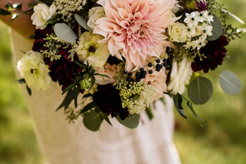 Café au lait dahlia bouquet