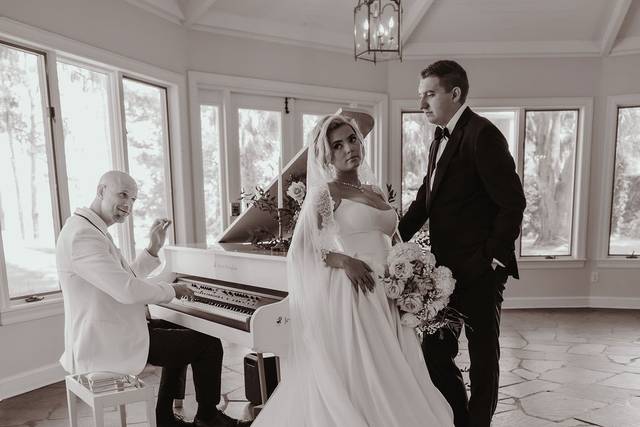 White piano wedding