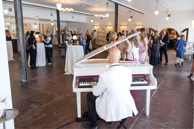 Baby grand piano shell