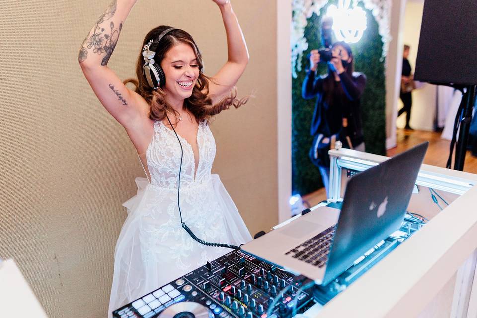Bride DJ Vibes