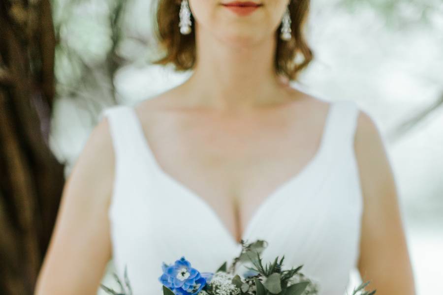 Bride with flowers.