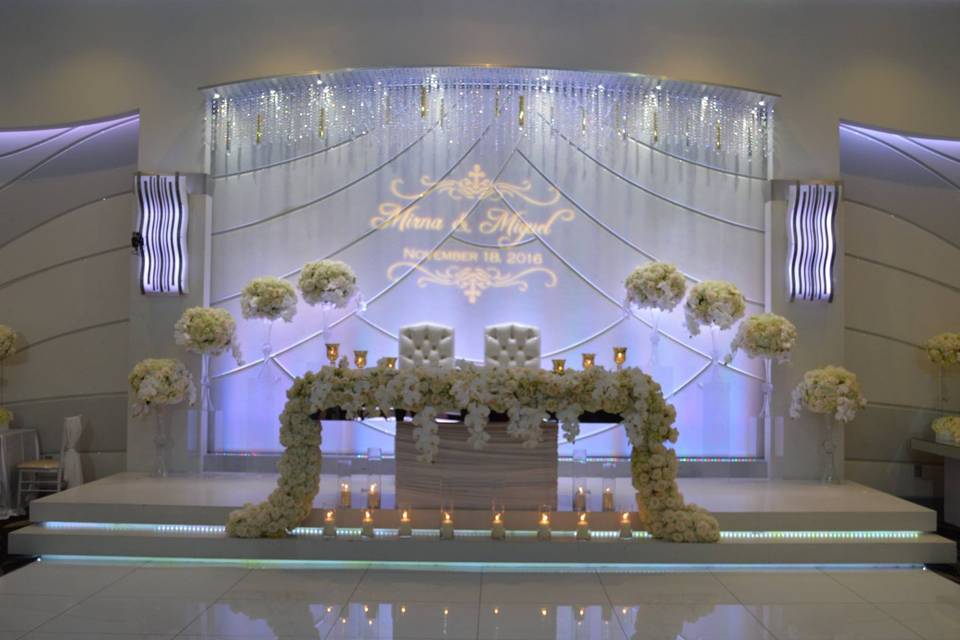 Head table floral decor