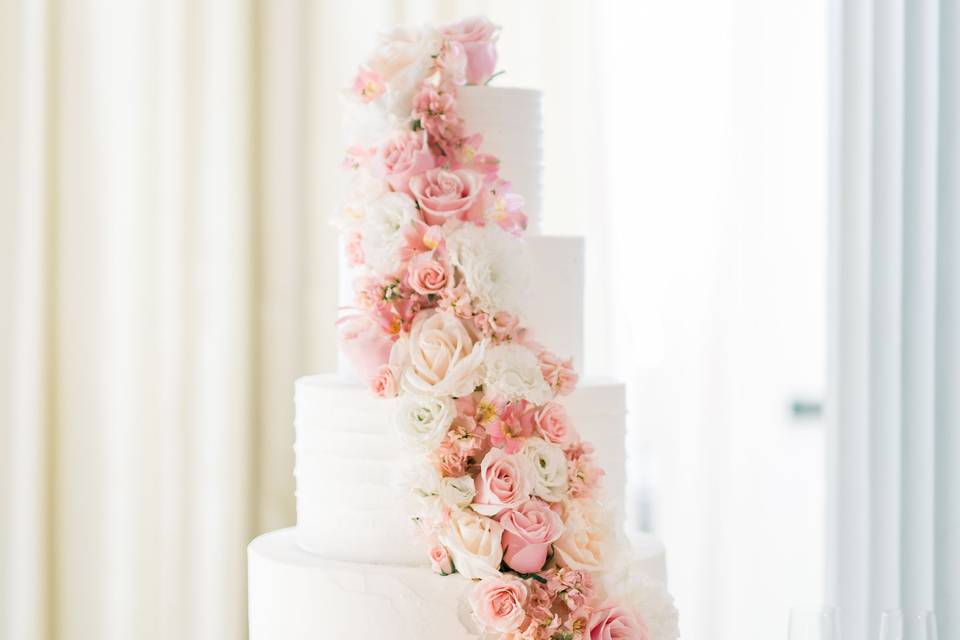 Flowers on cake