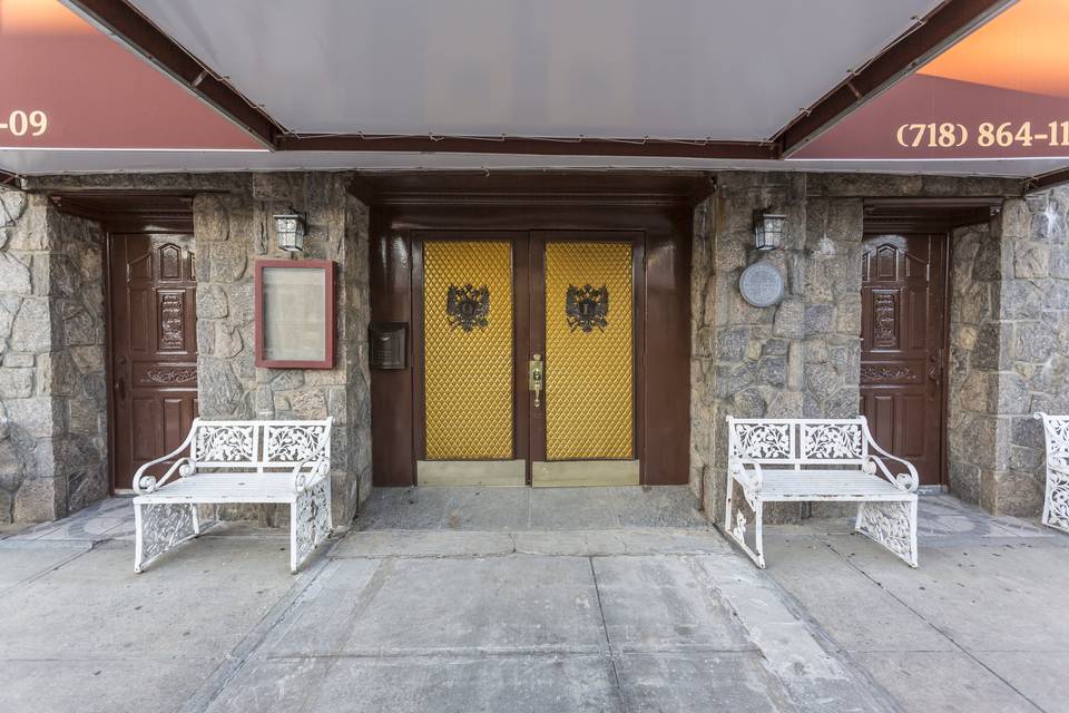 Queens luxe front entrance
