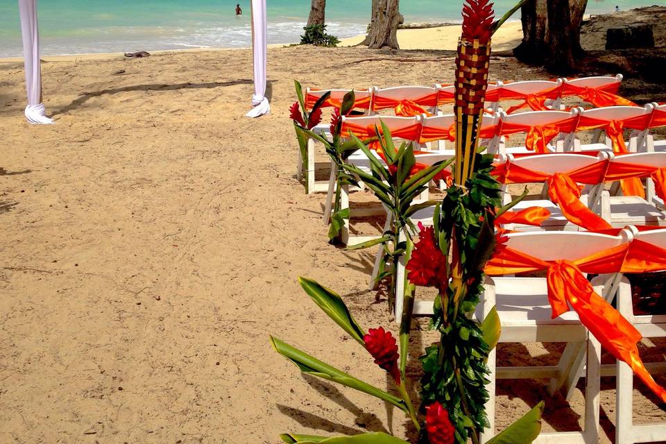 Waimanalo Beach Cottages and Weddings