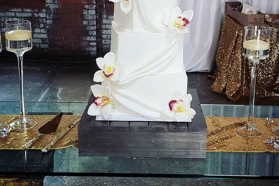 Nude detailed cake