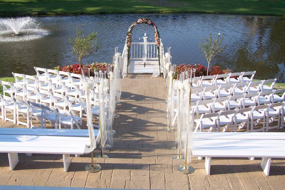 Outdoor ceremony set-up