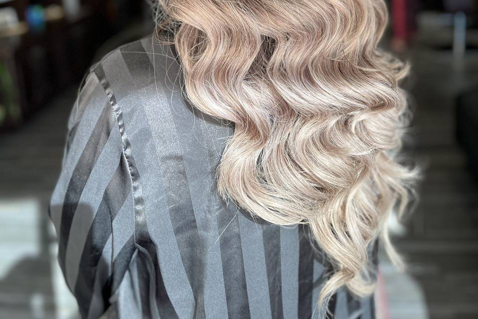 Hollywood waves