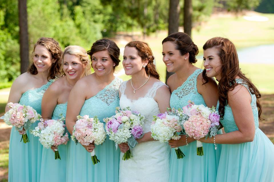 The bride with friends | Kelly L Photography