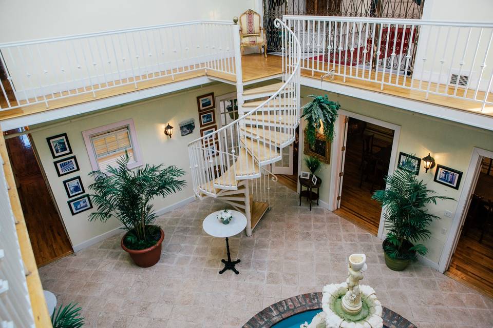 The Atrium at the James Ward Mansion is the perfect location to hold your cocktail reception or post dinner drinks