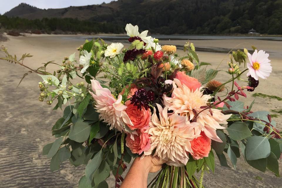 Loose summer bouquet for Oregon coast ceremony