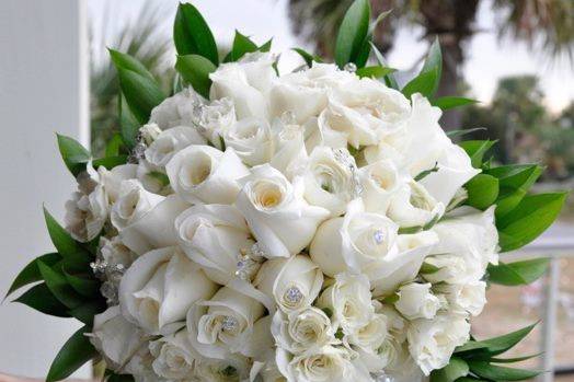 Elegant white rose bouquet