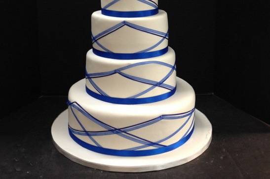 Wedding cake with a touch of blue with figurine on top