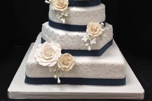 Classy wedding cake with flowers