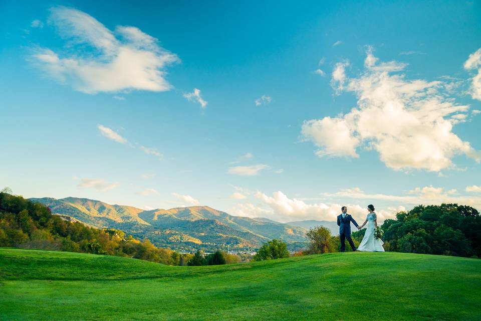 Newlyweds on the course grounds
