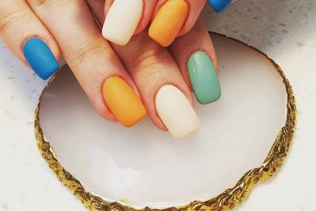 Colorful nails