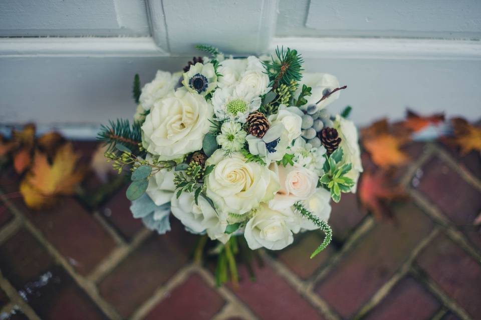 Winter Wedding, Shenandoah Valley. Old Town Winchester, Virginia. Design Studio: Love Flowers Shenandoah. Photo by Simone Fox Photography.