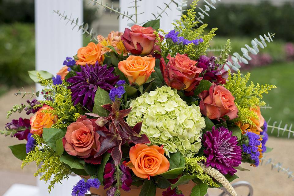 Photo Courtesy of Spiering Photography (www.spieringphotography.com). Venue: Shenandoah Valley Golf Course. Ceremony Flowers by Love Flowers Shenandoah.