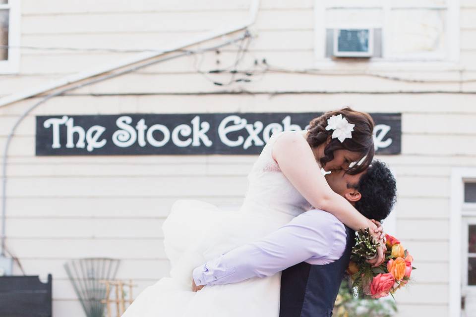 Sarah Fortney Photography (www.sarahfortneyphoto.com) and Love Flowers Shenandoah. Winchester, VA Wedding.