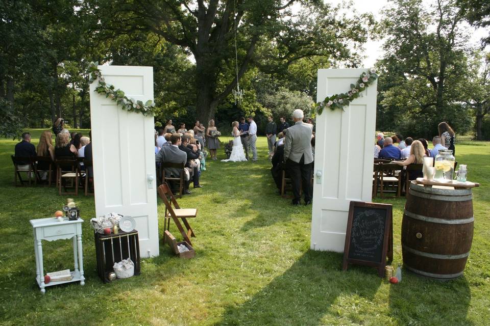 Wedding ceremony under the oak tree