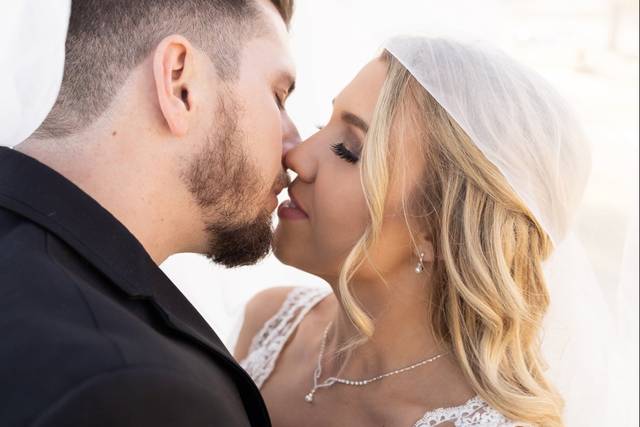 A kiss beneath the veil - Chase Kunkel Films