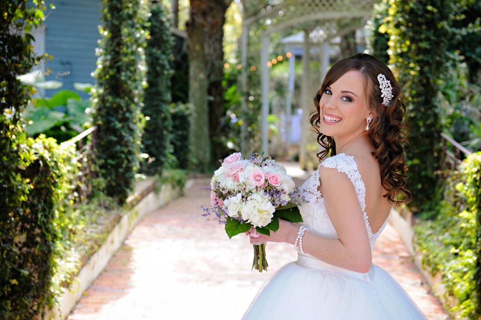 Bride with bouquet - Matt Whytsell Photography