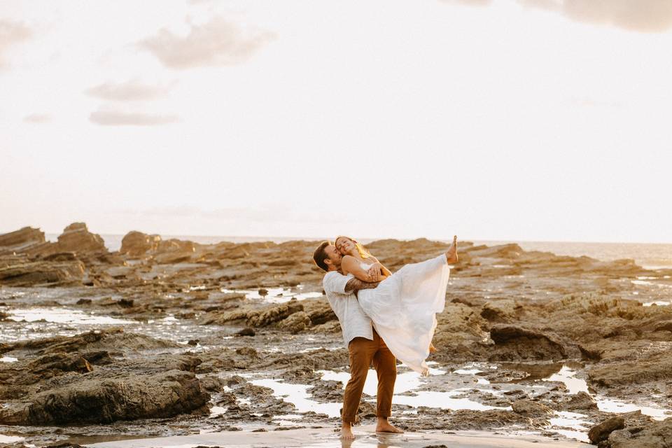 Beach elopement in nosara