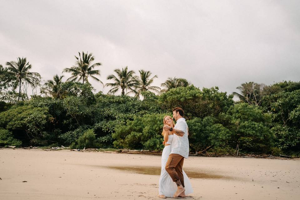 Beach elopement in nosara